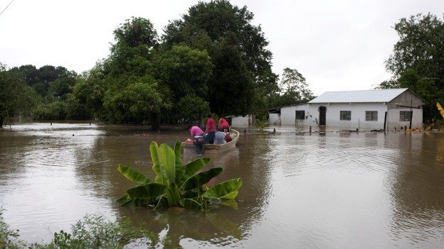 Más de 250 mil víctimas de inundaciones en Tabasco