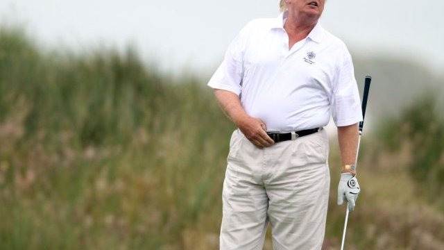 Crece escándalo de Trump y los trabajadores indocumentados en sus clubes de golf