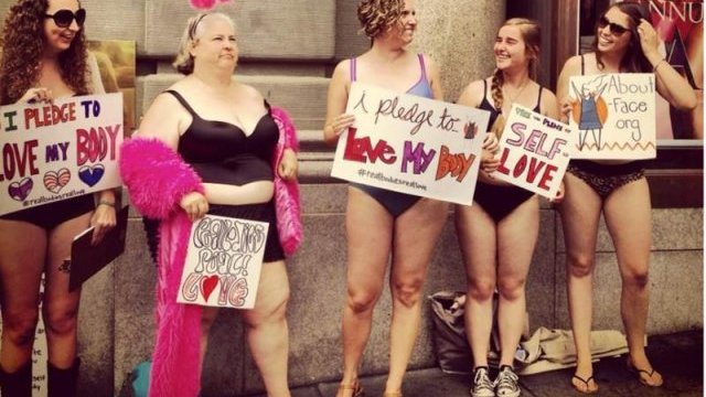 Mujeres XL protestan contra estandares de belleza impuestos por  Victoria´s Secret