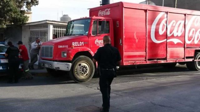 Asaltan un camión repartidor de Coca-cola y se llevan 60 mil pesos