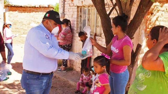 Distribuye Gobierno de César Ortiz 5 mil kits sanitarios casa por casa en Trancoso