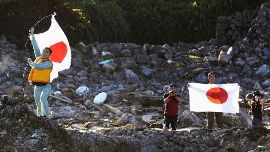 Una decena de activistas japoneses llega a las islas Senkaku, que reclama China 