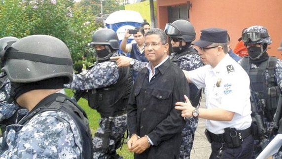 Envían a prisión al expresidente salvadoreño Francisco Flores