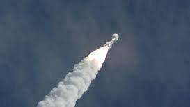 Japón lanza su primer cohete Epsilon para poner en órbita un telescopio