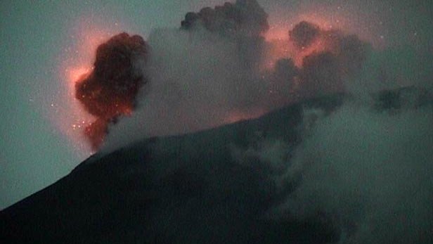 Lanza el Popo bombas de lava en episodio explosivo