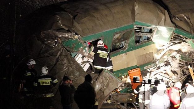 Al menos 14 heridos y 60 muertos en choque de trenes en Polonia