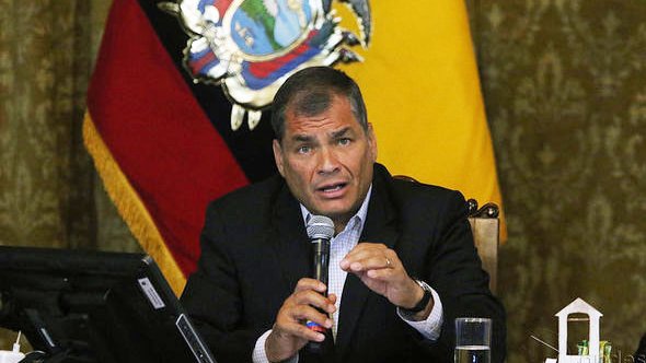Correa le responde a periodista que lo acusó de tener mil millones de dólares