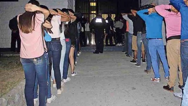 Arrestan a 35 menores en fiesta con drogas y alcohol, en Juárez