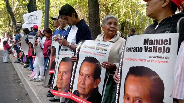 Cadena Humana en el DF pide que aparezca Manuel Serrano