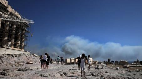 Alerta en Grecia ante incendios forestales; Tsipras pide calma