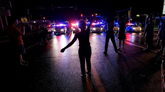 EEUU: ciudad de Ferguson declara el estado de emergencia por tiroteos y protestas