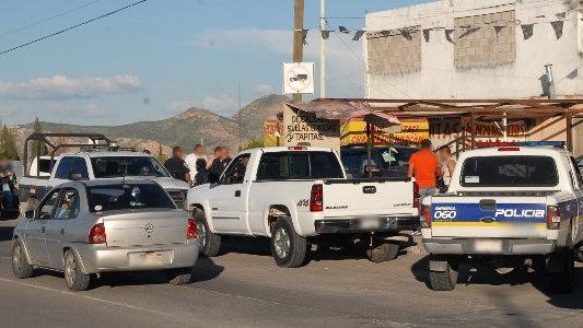 Dos heridos en lote de autos del panteón San José