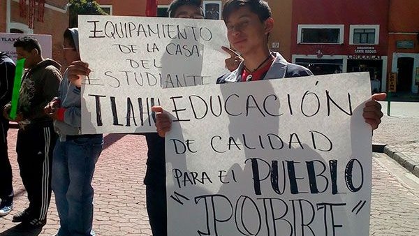En Tlaxcala, exigen estudiantes mejores condiciones educativas 