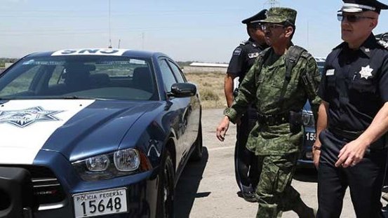 Asaltan a 30 Policías Federales sobre la carretera, en Morelos