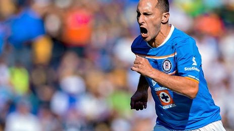 Dos penales le dan oxígeno a Bueno; Cruz Azul 2-1 Pumas