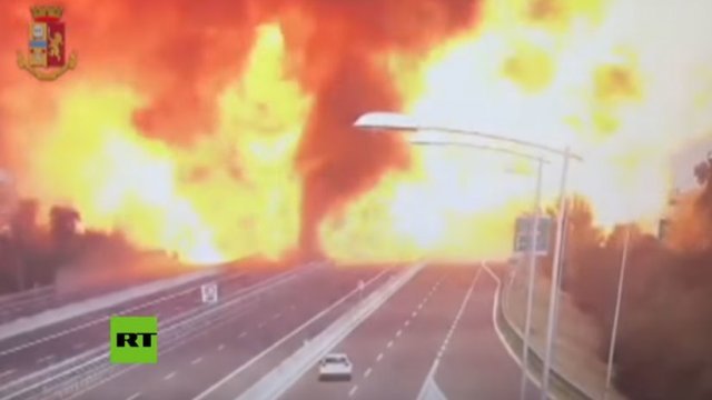 Momento exacto de la enorme explosión en Bolonia