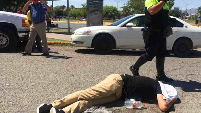Asesinan a un hombre en un estacionamiento, en Juárez