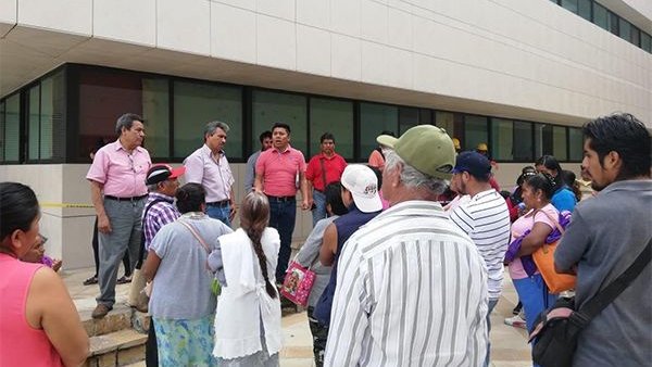 Protestan durante 6 horas en Oaxaca; gobierno de Murat los ignora