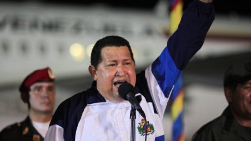 Chávez rompe su silencio y reaparece cantando en llamada telefónica