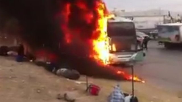 Se incendia autobús con turistas en el Periférico de la Juventud