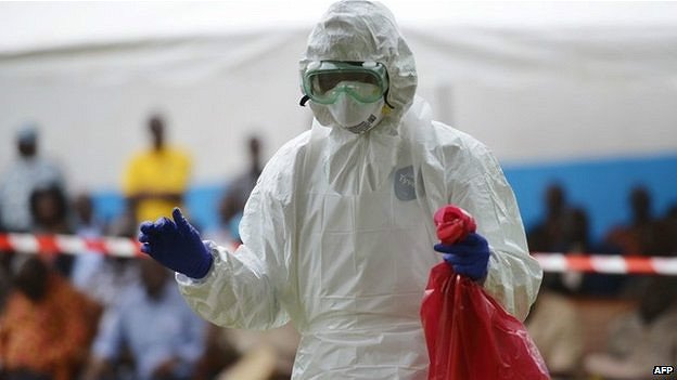 Ébola se esparce a centro petrolero de Nigeria