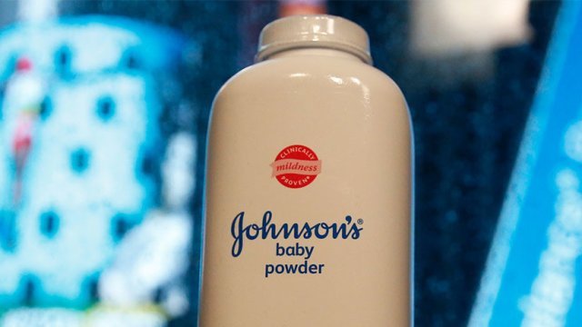Johnson & Johnson supo durante décadas que su talco contenía fibras cancerígenas