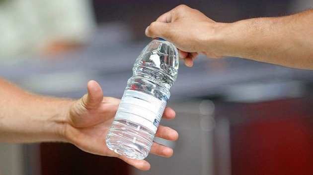 Agua embotellada puede dañar la salud: UNAM