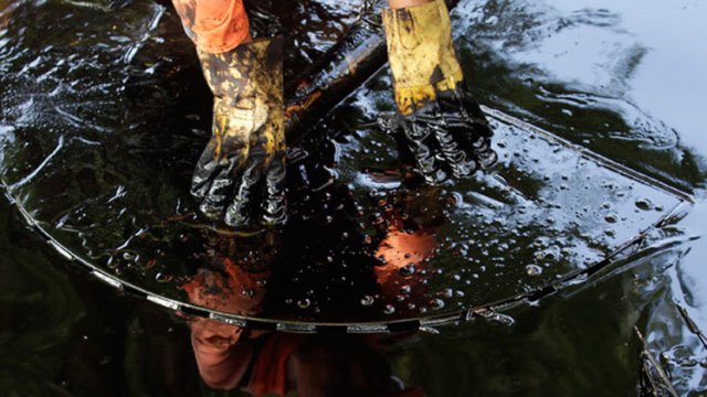 La rotura de un oleoducto vierte 80 mil litros de crudo en aguas de California