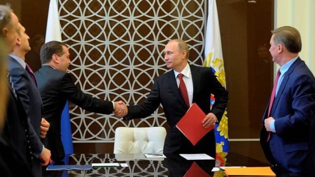 Putin firma decreto que reconoce la independencia de Crimea