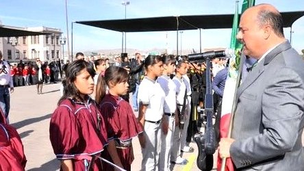 500 niños y niñas juraron lealtad a la bandera 
