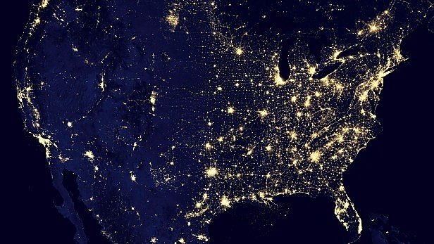 Toma NASA imágenes de la Tierra de noche
