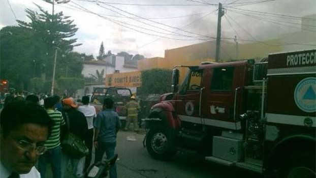 Incendiaron normalistas sede del PRD en Guerrero