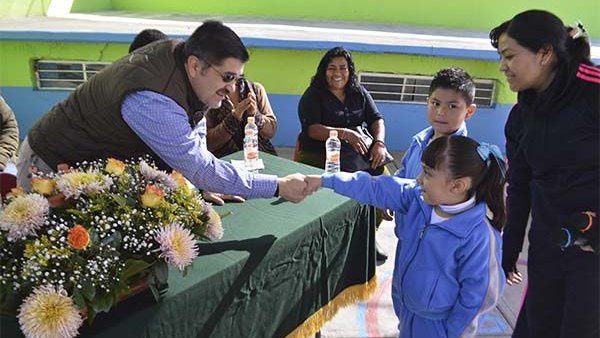 Antorcha responde a peticiones de obras en escuelas de Texcoco