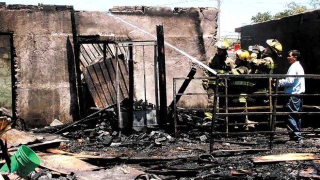 Se incendian dos casas, una fue pérdida total