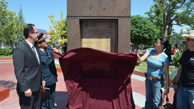 Develan placa en honor a Batallón Primero de Chihuahua