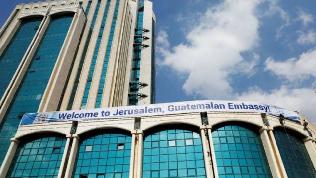 Guatemala le hace segunda a su amo, inaugura también su embajada en Jerusalén