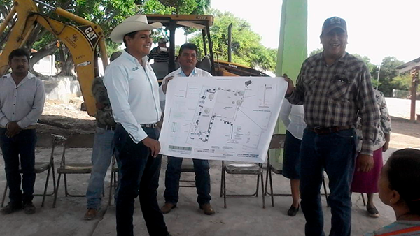 Inicia construcción y remodelación de espacios públicos en ejidos de Jaumuve