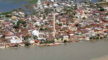 Anuncia Javier Duarte reubicación de familias que viven en zonas de riesgo