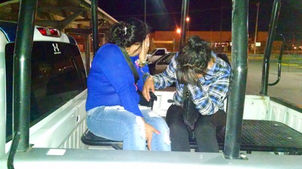 Arrestan a dos mujeres por robar en Bodega Aurrerá