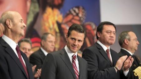 Anuncia Peña Nieto más de 45 mil millones para Michoacán
