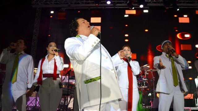Juan Gabriel le canta a los chihuahuenses