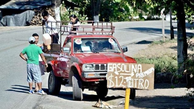 Gasolina barata se trafica ahora de Guatemala a México
