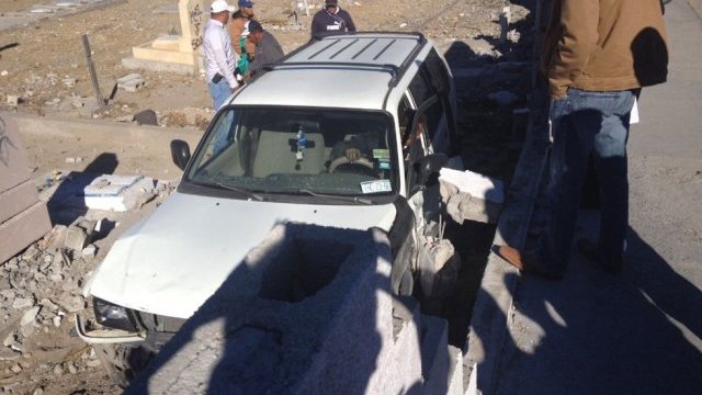 Camioneta cayó del cielo y aterrizó sobre una tumba, en Ciudad Juárez