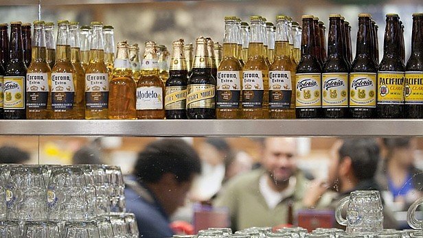 Prohiben autoridades contratos de exclusividad de cerveceras