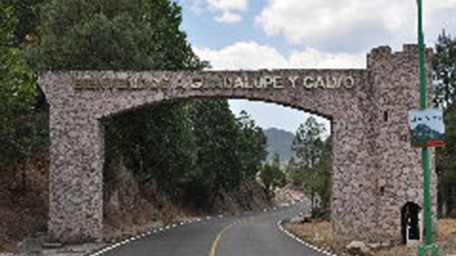 Esposos son atacados en carretera Baborigame a Guadalupe y Calvo 