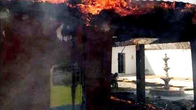 Comando armado quema 5 viviendas en el Valle de Juárez