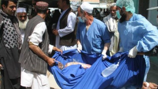 Chocan dos autobuses y un camión cisterna en Afganistán; hay al menos 73 muertos