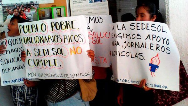 SEDESOL le echa policías a los pobres que reclaman ayuda, en Sinaloa 