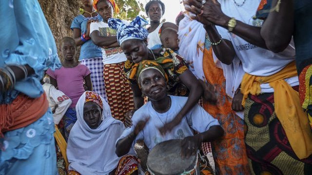 Un grupo de mujeres hace historia en Guinea Bissau al convertirse en propietarias de la tierra