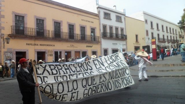 A golpes disuelven manifestación de ex braceros en Zacatecas 